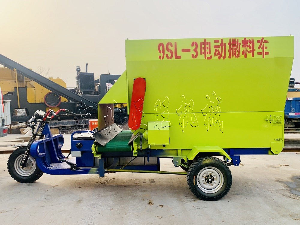 電動撒料車的優(yōu)點特性有哪些？